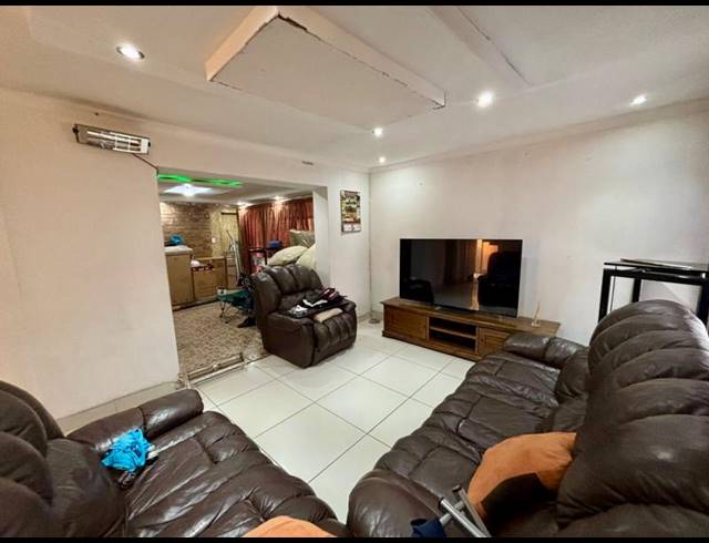 3 BEDROOM HOUSE FOR SALE IN VANDERBIJLPARK CE 2